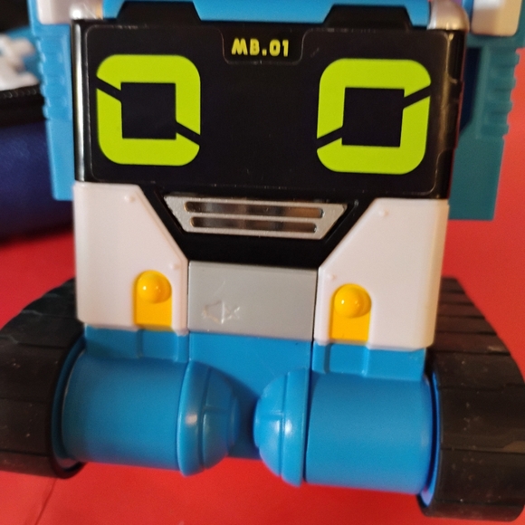 MiBro Really Rad Robot/w Remote/Case - Picture 3 of 13